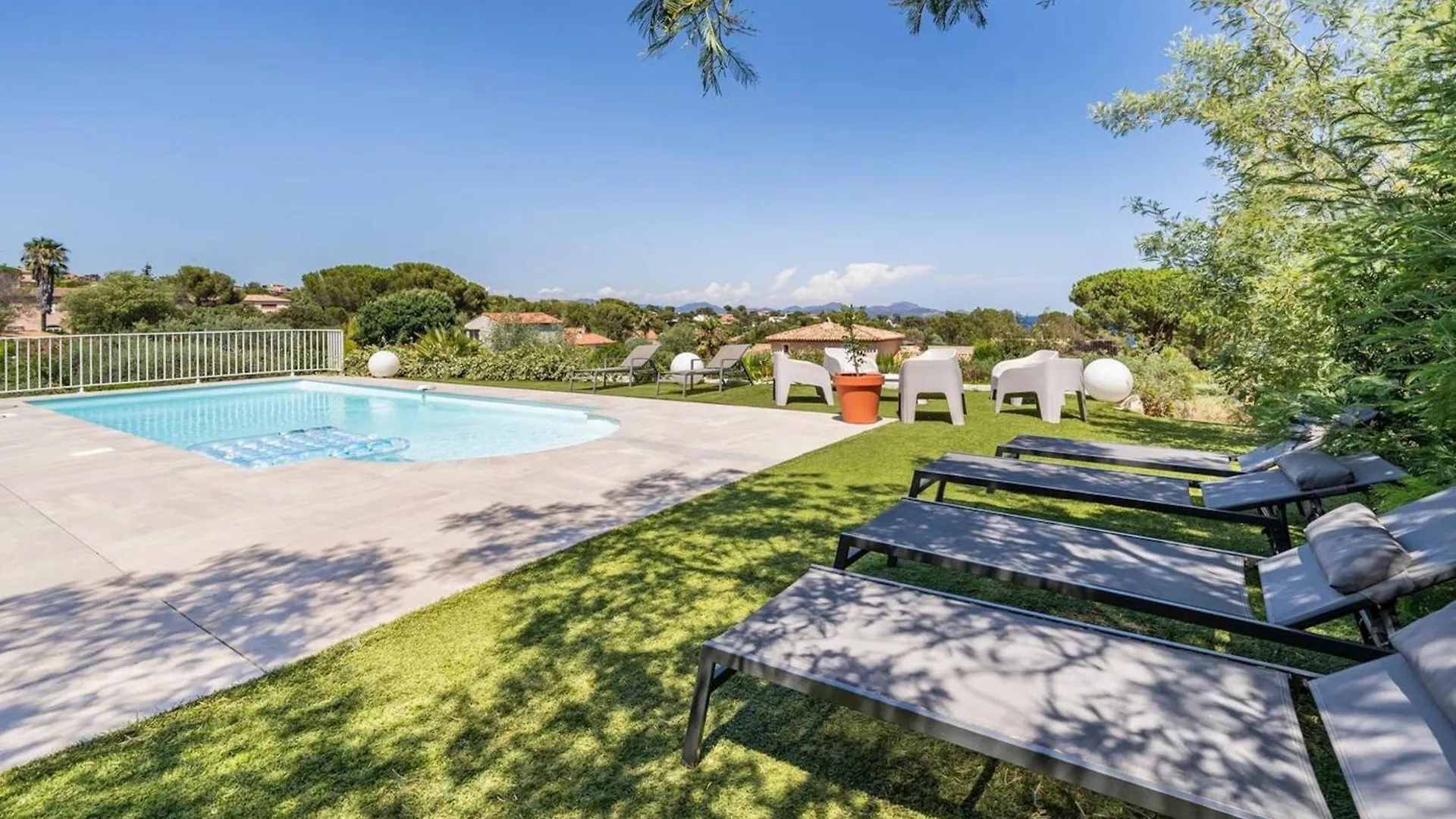 Maison Accueillante A Roquebrune-Sur-Argens Avec Piscine Privee