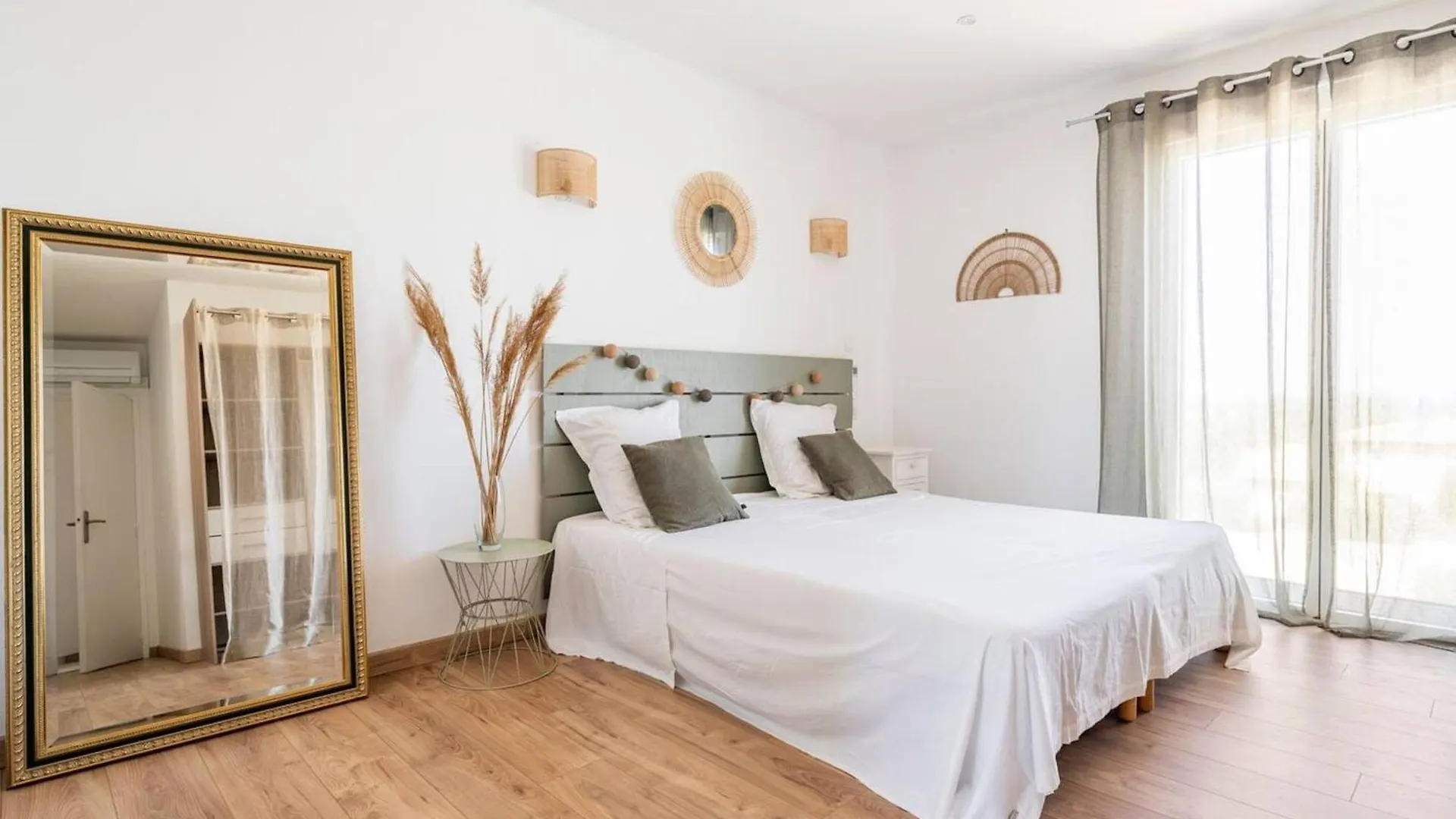Maison Accueillante: Roquebrune Retreat with Private Pool Holiday home
